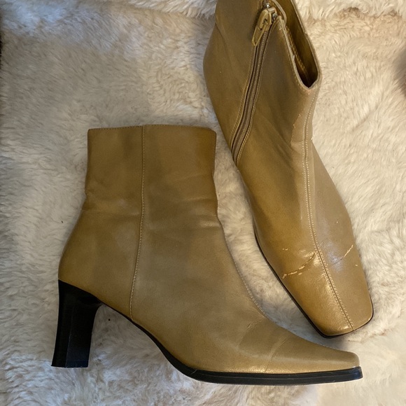 •Thrifted heeled booties - Picture 6 of 6